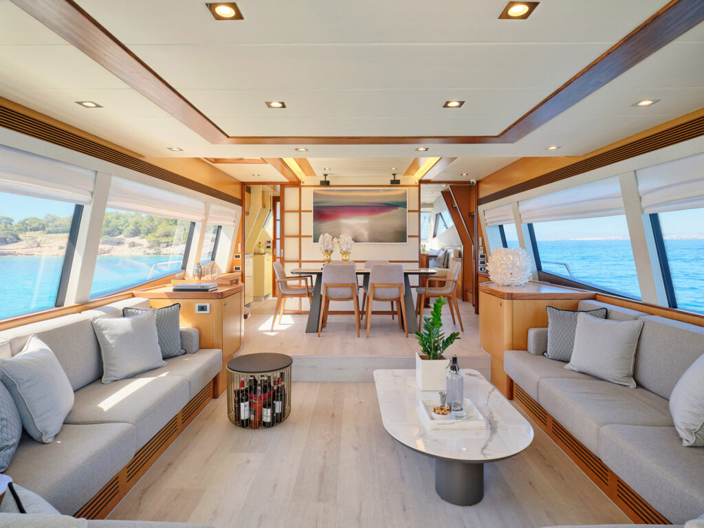 FERRETTI 731 - Hover