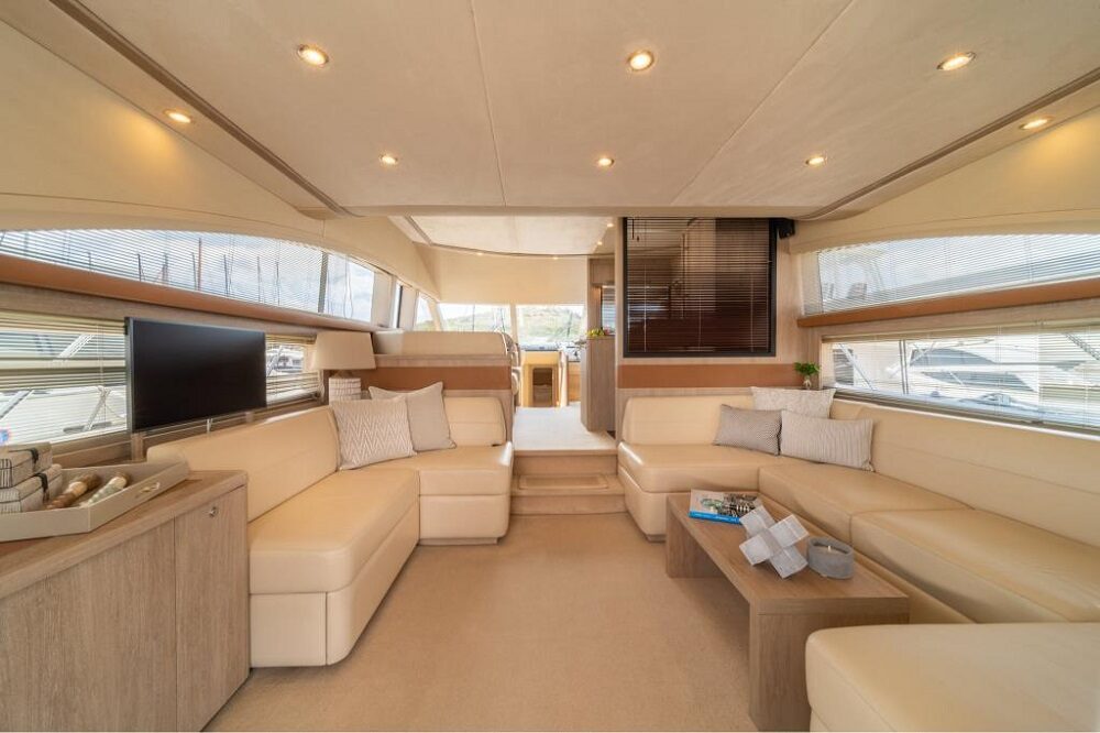 PRINCESS 62 - Hover
